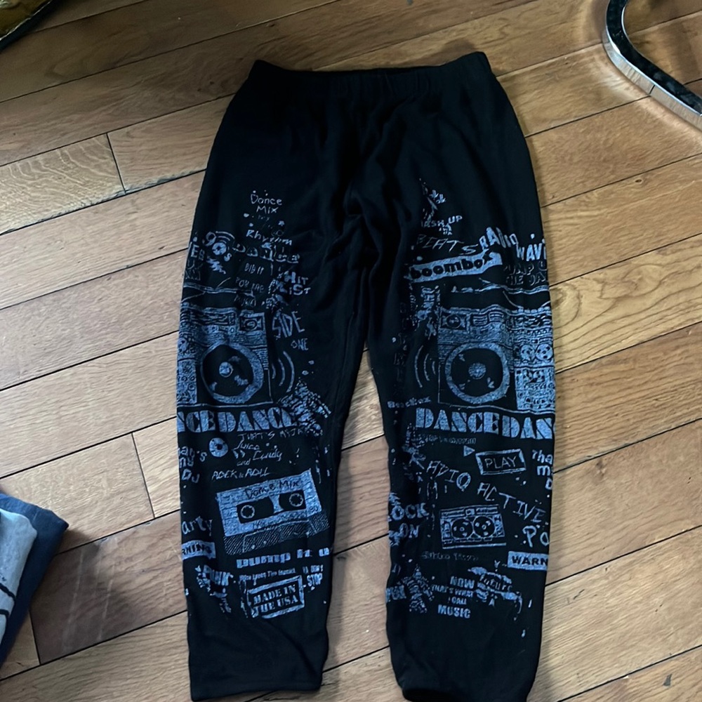 Lauren Moshi black thin sweatpants/ joggers boys size 6. Retro music print
